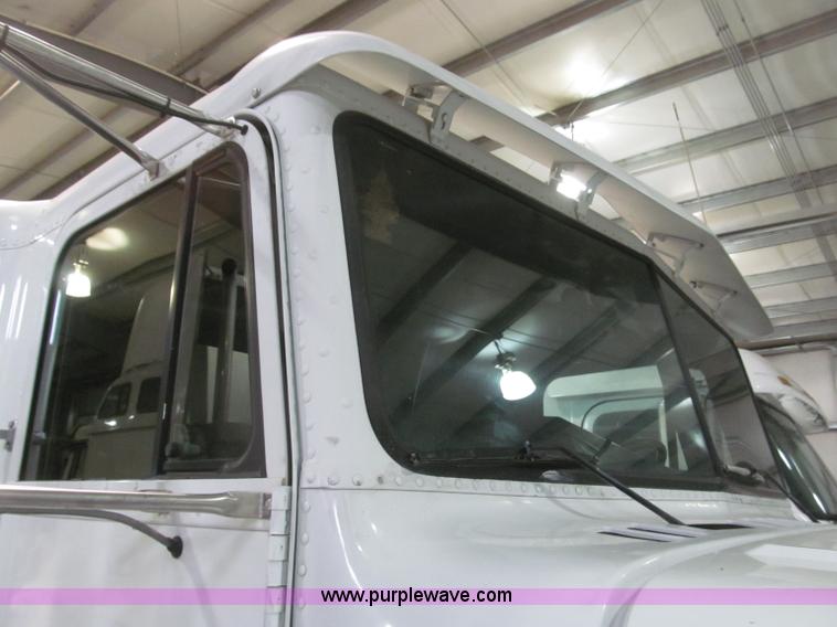 image for item B5342 1995 Freightliner FLD120 semi truck