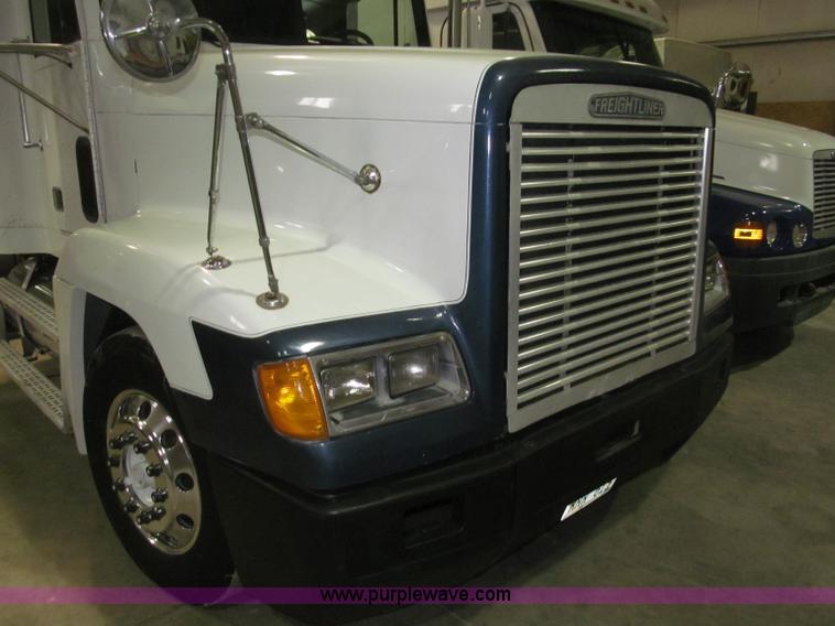 image for item B5342 1995 Freightliner FLD120 semi truck