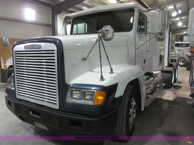 image for item B5342 1995 Freightliner FLD120 semi truck