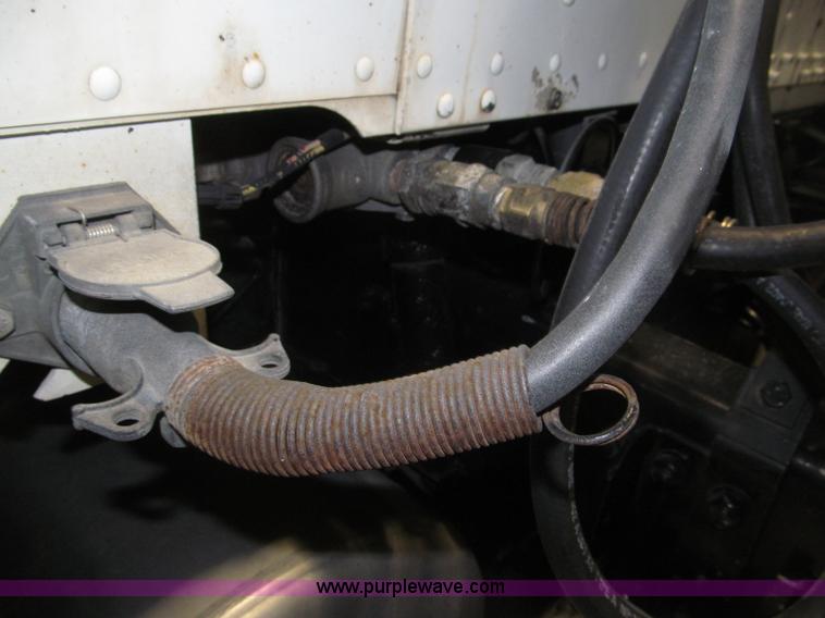 image for item B5342 1995 Freightliner FLD120 semi truck