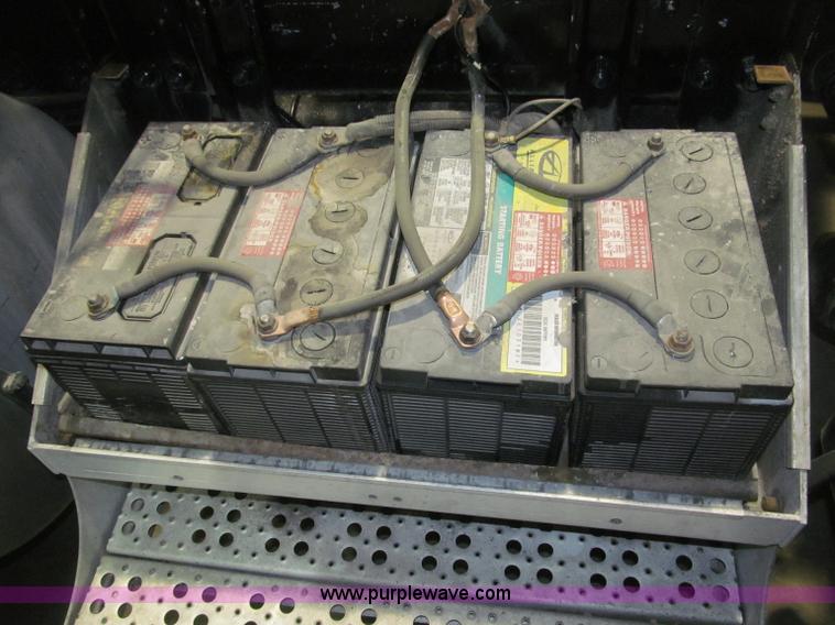 image for item B5342 1995 Freightliner FLD120 semi truck