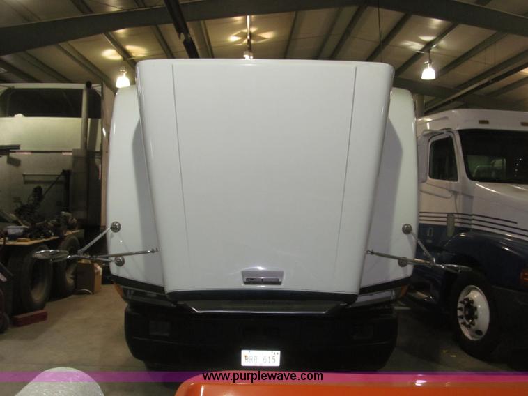 image for item B5342 1995 Freightliner FLD120 semi truck