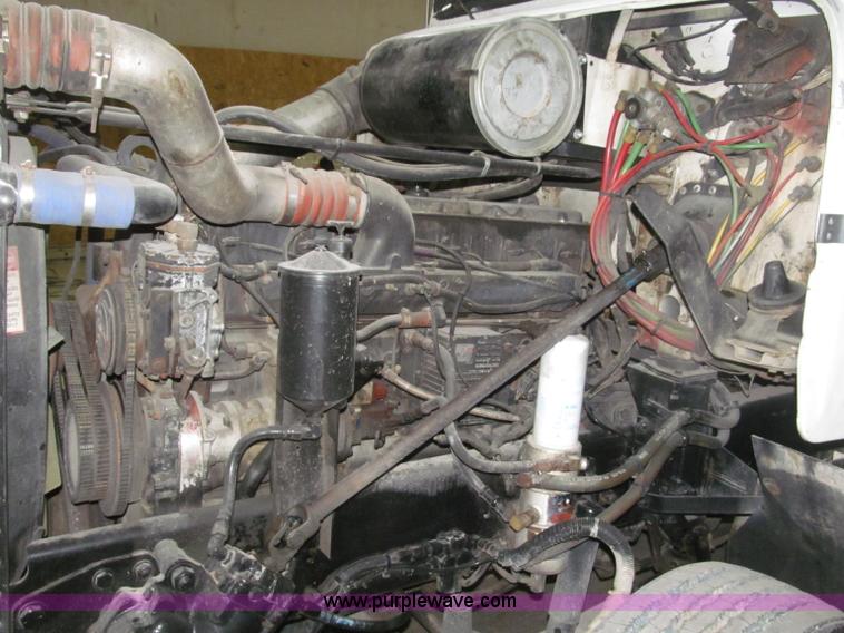 image for item B5342 1995 Freightliner FLD120 semi truck