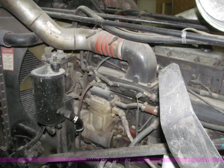 image for item B5342 1995 Freightliner FLD120 semi truck