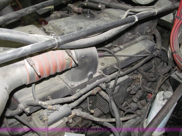 image for item B5342 1995 Freightliner FLD120 semi truck