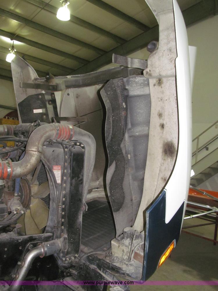 image for item B5342 1995 Freightliner FLD120 semi truck