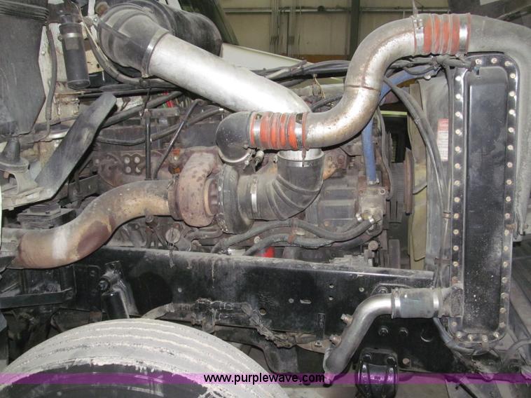 image for item B5342 1995 Freightliner FLD120 semi truck