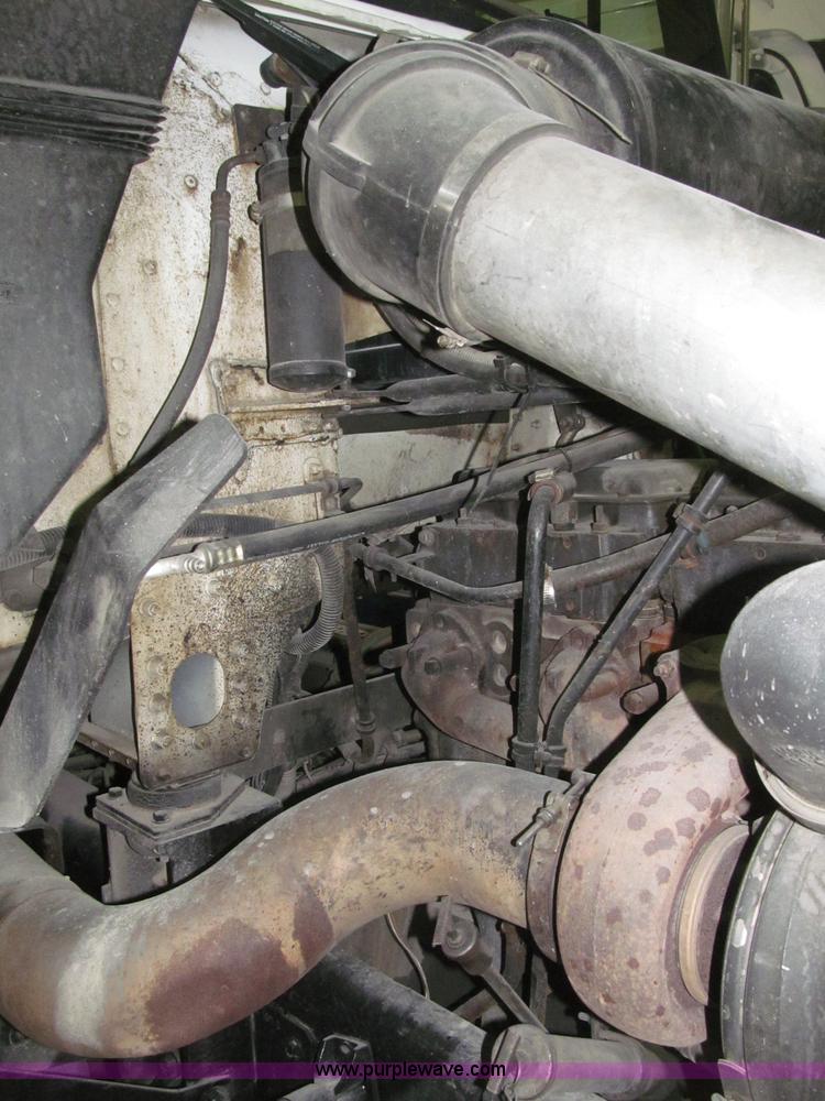 image for item B5342 1995 Freightliner FLD120 semi truck