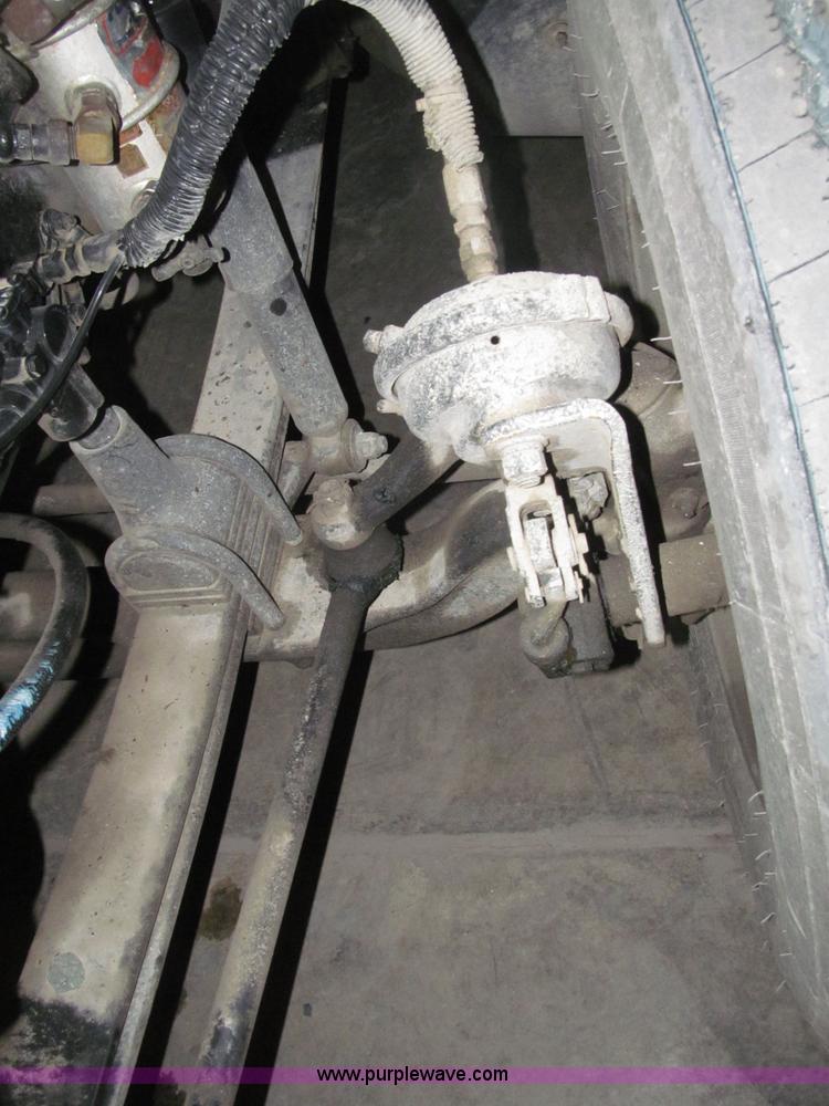 image for item B5342 1995 Freightliner FLD120 semi truck