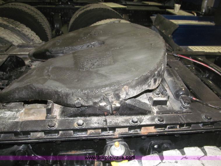 image for item B5342 1995 Freightliner FLD120 semi truck