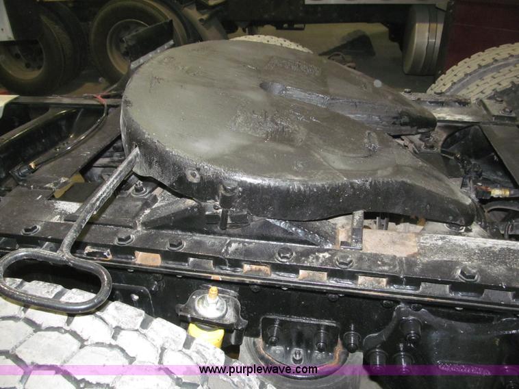 image for item B5342 1995 Freightliner FLD120 semi truck