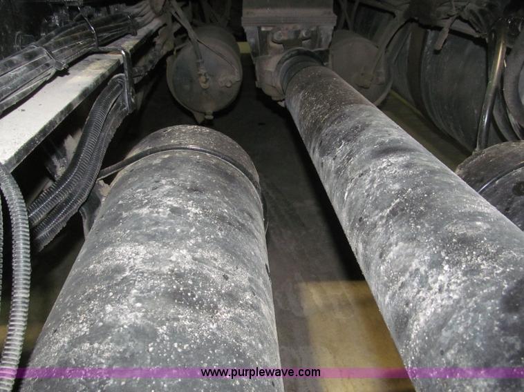 image for item B5342 1995 Freightliner FLD120 semi truck