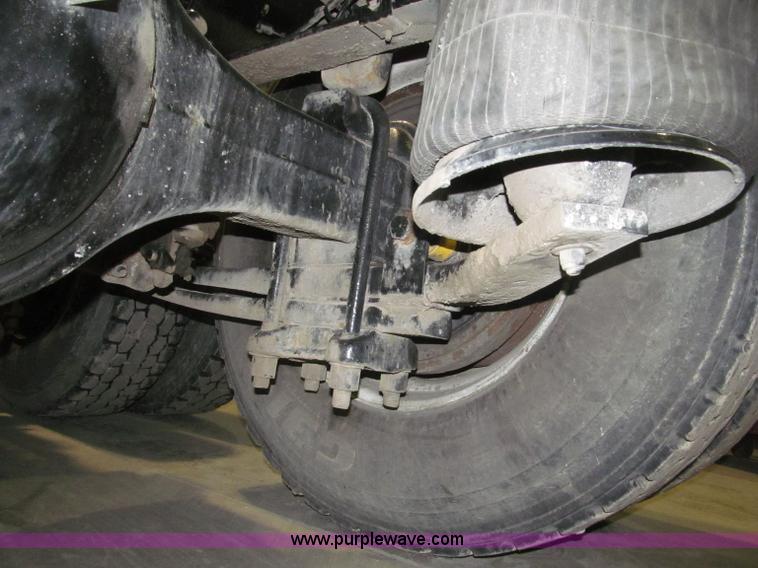 image for item B5342 1995 Freightliner FLD120 semi truck