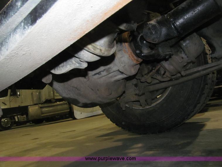 image for item B5342 1995 Freightliner FLD120 semi truck