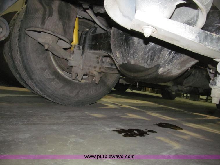 image for item B5342 1995 Freightliner FLD120 semi truck