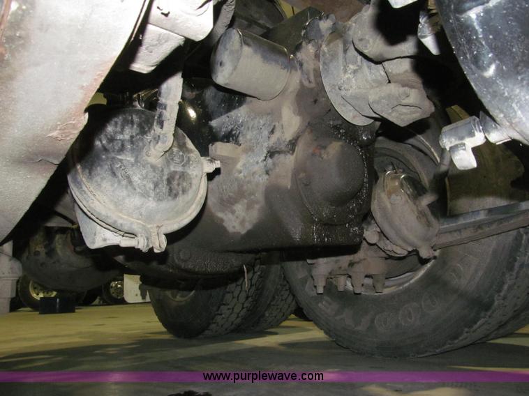 image for item B5342 1995 Freightliner FLD120 semi truck