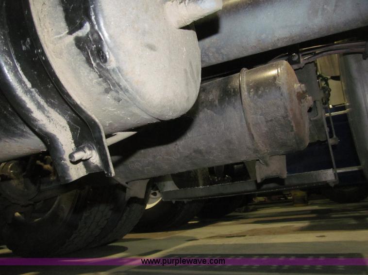 image for item B5342 1995 Freightliner FLD120 semi truck