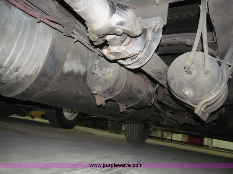 image for item B5342 1995 Freightliner FLD120 semi truck