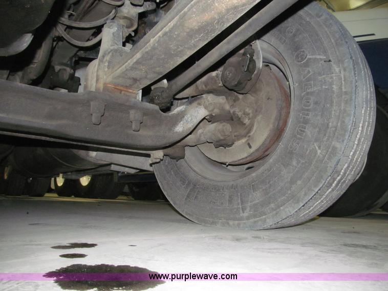 image for item B5342 1995 Freightliner FLD120 semi truck