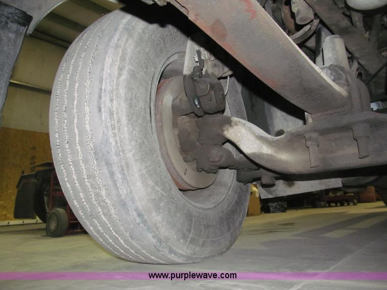 image for item B5342 1995 Freightliner FLD120 semi truck