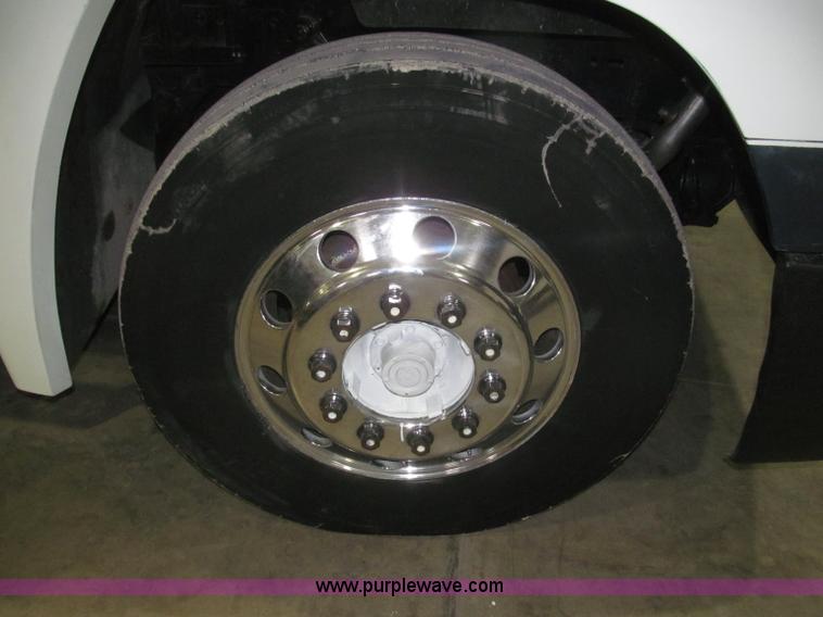 image for item B5342 1995 Freightliner FLD120 semi truck