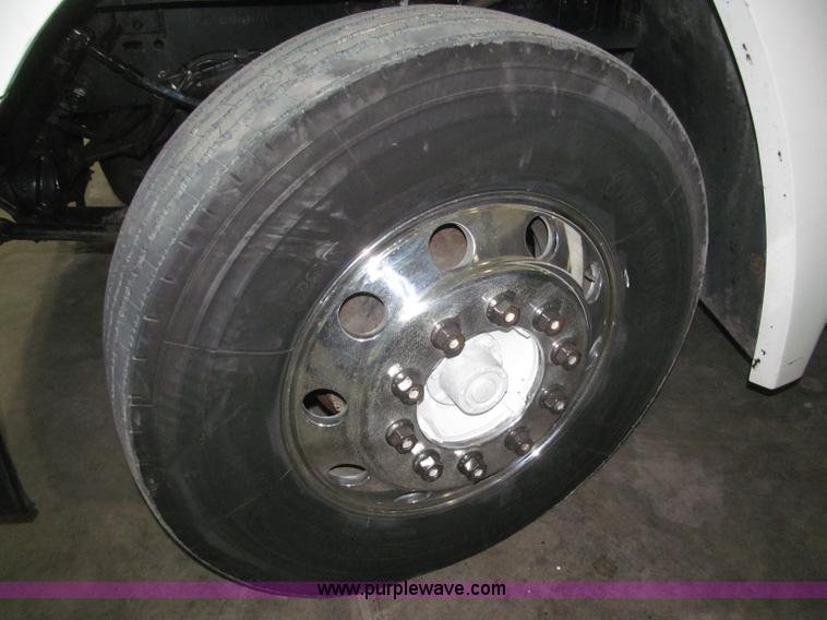 image for item B5342 1995 Freightliner FLD120 semi truck