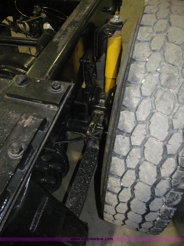 image for item B5342 1995 Freightliner FLD120 semi truck