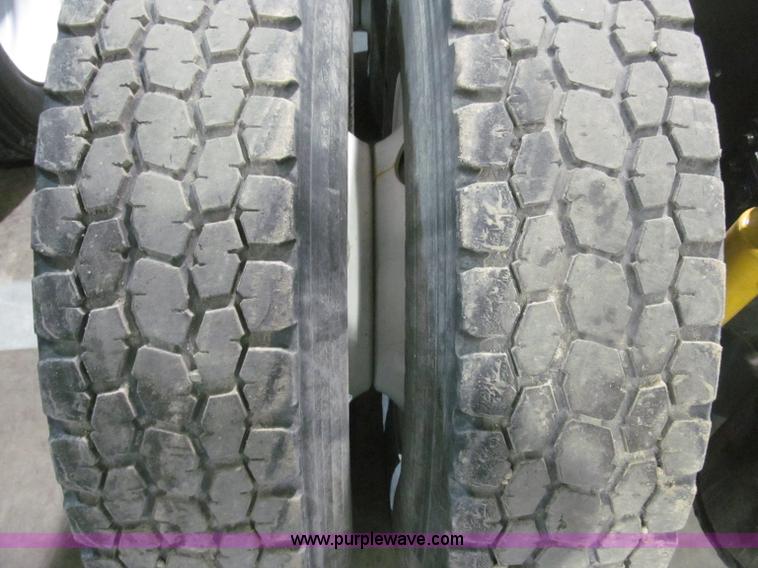 image for item B5342 1995 Freightliner FLD120 semi truck