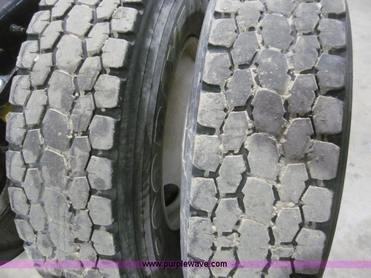 image for item B5342 1995 Freightliner FLD120 semi truck