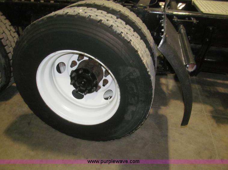 image for item B5342 1995 Freightliner FLD120 semi truck