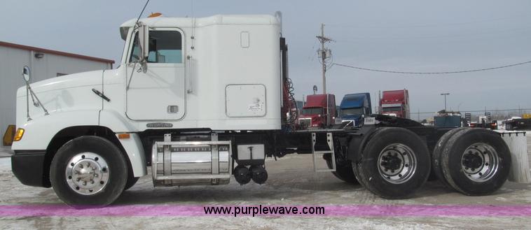 image for item B5345 1995 Freightliner FLD112 64ST semi truck