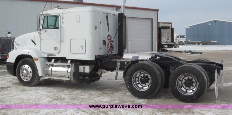 image for item B5345 1995 Freightliner FLD112 64ST semi truck