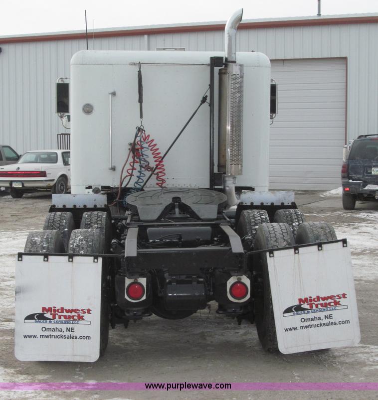 image for item B5345 1995 Freightliner FLD112 64ST semi truck