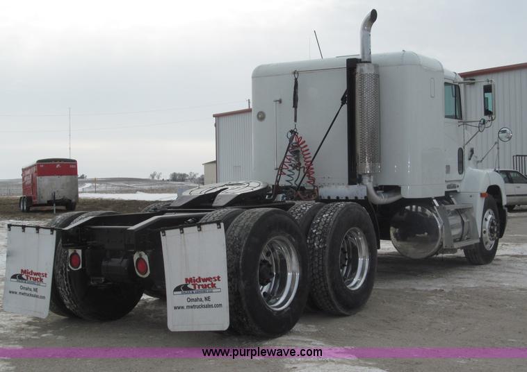 image for item B5345 1995 Freightliner FLD112 64ST semi truck
