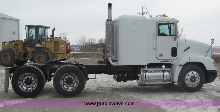 image for item B5345 1995 Freightliner FLD112 64ST semi truck