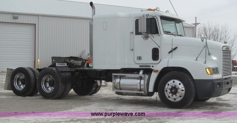 image for item B5345 1995 Freightliner FLD112 64ST semi truck