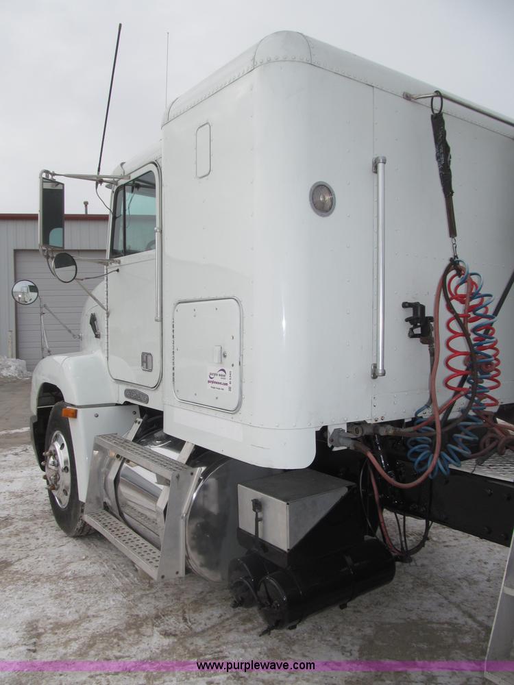 image for item B5345 1995 Freightliner FLD112 64ST semi truck