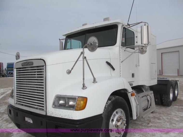 image for item B5345 1995 Freightliner FLD112 64ST semi truck