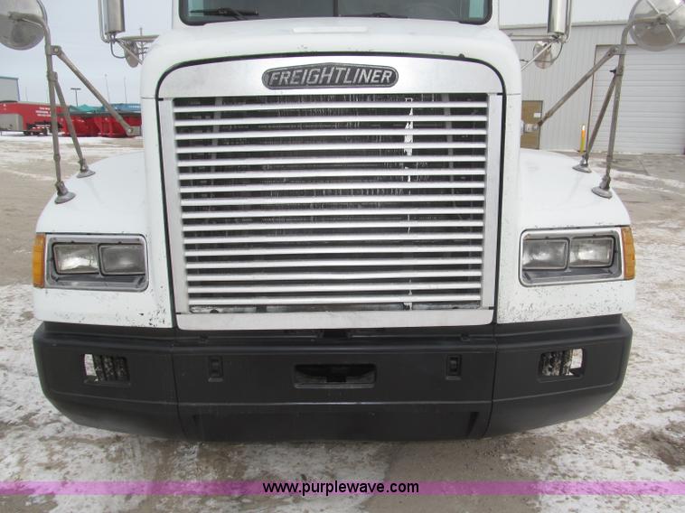 image for item B5345 1995 Freightliner FLD112 64ST semi truck