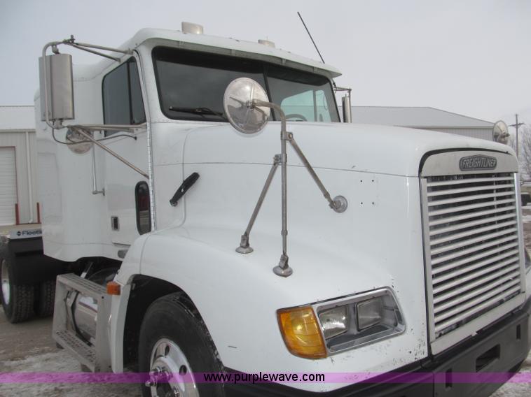 image for item B5345 1995 Freightliner FLD112 64ST semi truck