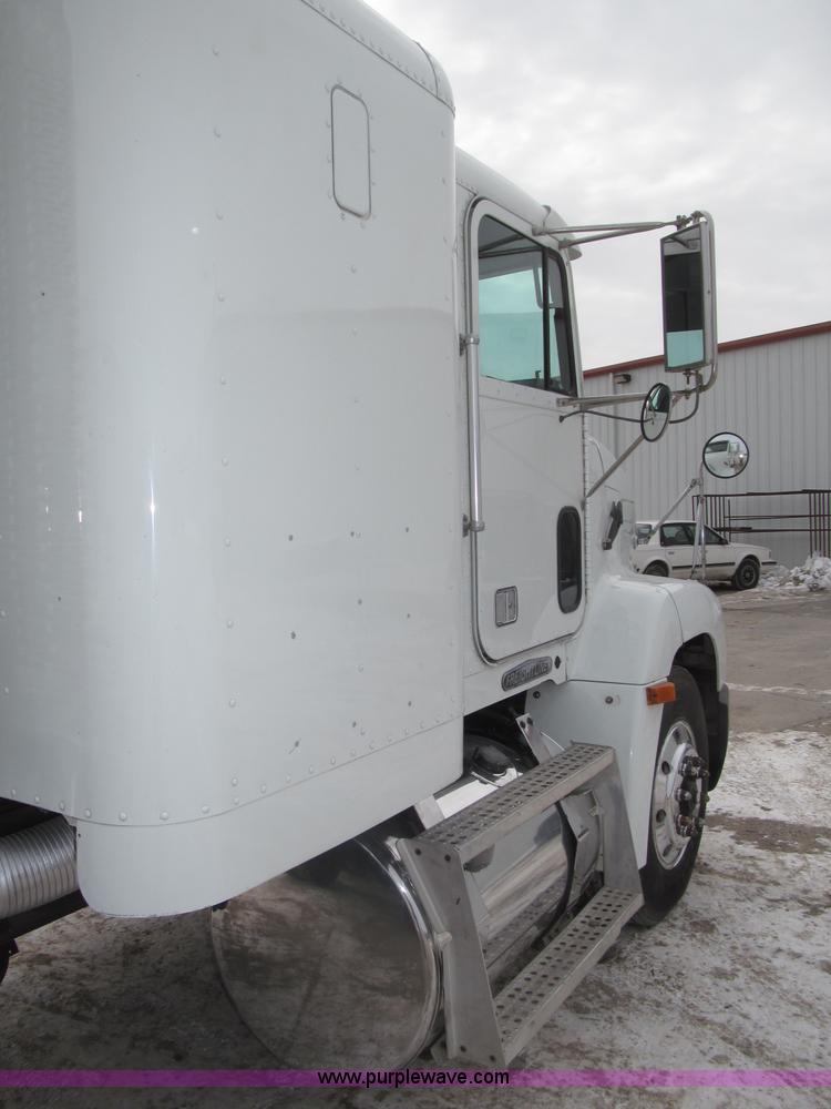 image for item B5345 1995 Freightliner FLD112 64ST semi truck