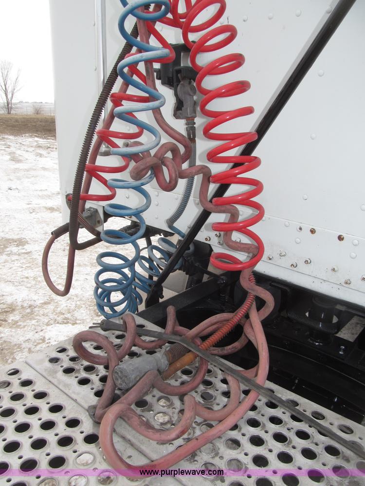 image for item B5345 1995 Freightliner FLD112 64ST semi truck