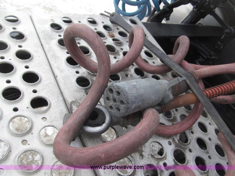 image for item B5345 1995 Freightliner FLD112 64ST semi truck