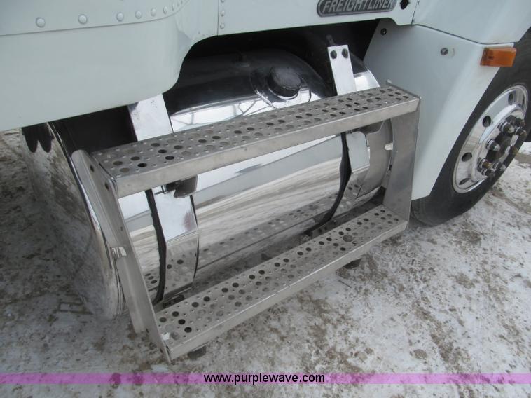 image for item B5345 1995 Freightliner FLD112 64ST semi truck