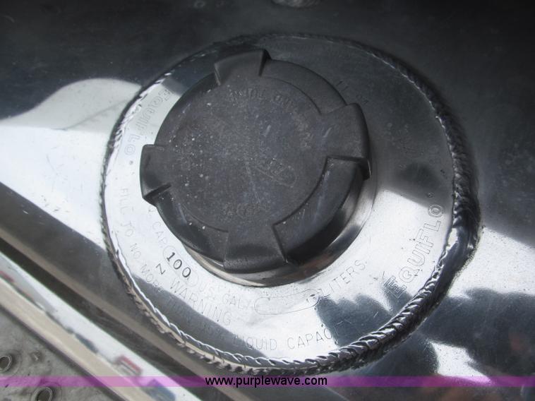 image for item B5345 1995 Freightliner FLD112 64ST semi truck