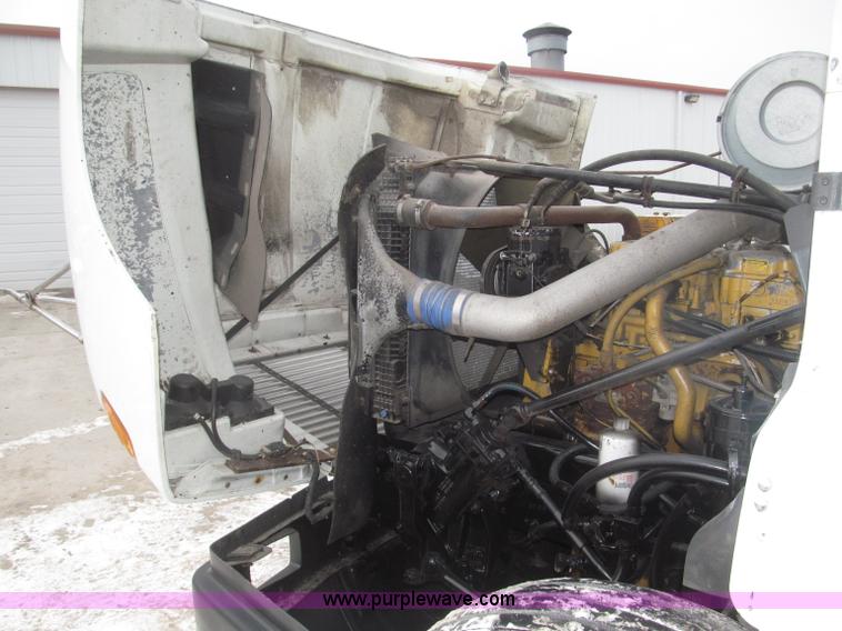 image for item B5345 1995 Freightliner FLD112 64ST semi truck