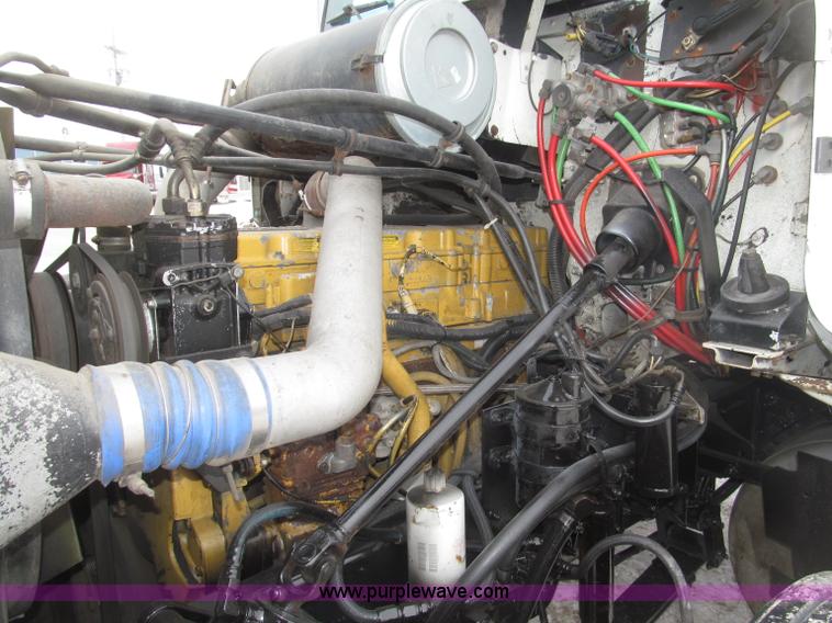 image for item B5345 1995 Freightliner FLD112 64ST semi truck