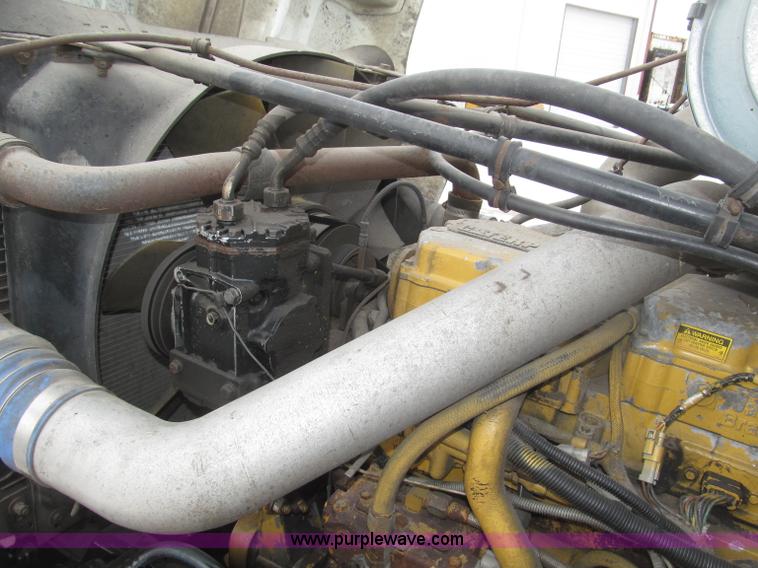 image for item B5345 1995 Freightliner FLD112 64ST semi truck