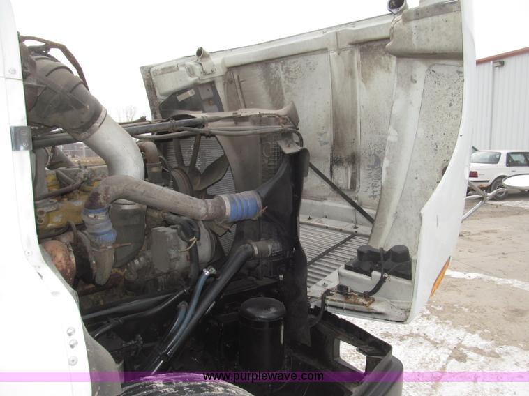 image for item B5345 1995 Freightliner FLD112 64ST semi truck