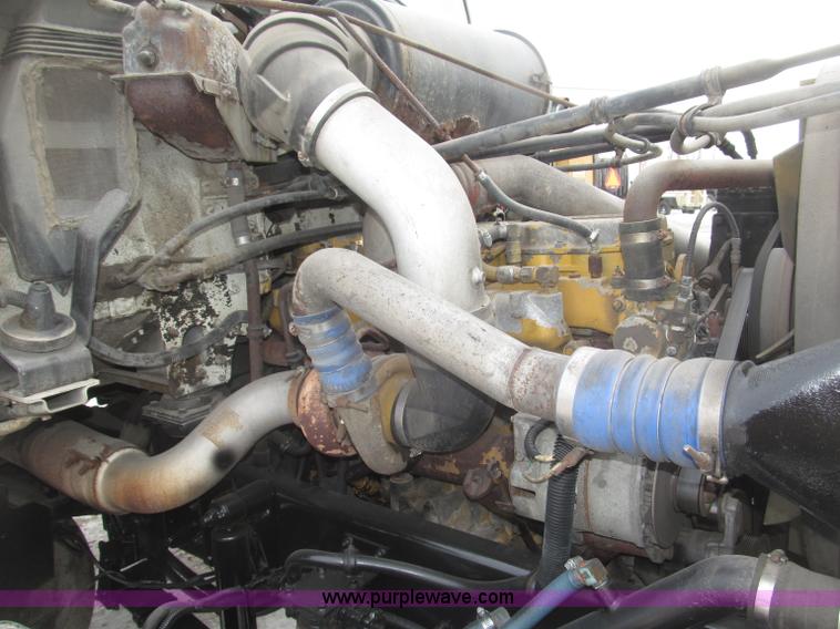 image for item B5345 1995 Freightliner FLD112 64ST semi truck